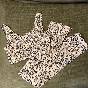 [SOLD] Yoga Pants / Crop top matching set